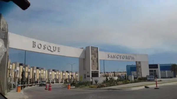 Se RENTA casa en frac Bosques de Sanctorum Cuautlancingo — foto 1 de 7