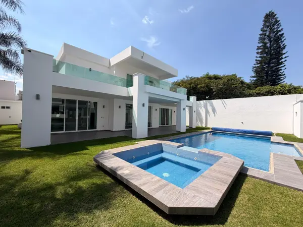 Casa en Venta en Fraccionamiento Vergeles de Oaxtepec — foto 1 de 26