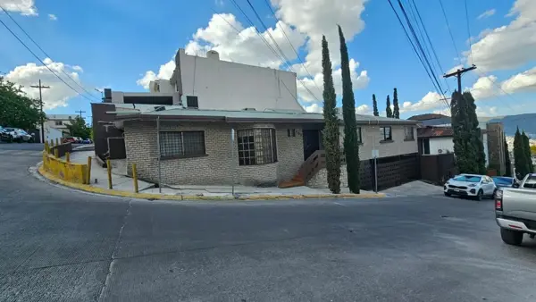 Casa en Venta en Esquina en Cumbres 4to Sector — foto 1 de 13