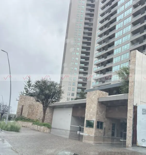 Torre West 4 — foto 1 de 17