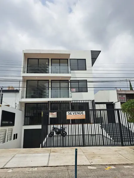 Venta departamento en Av. Inglaterra — foto 1 de 13