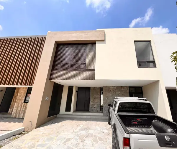 Casa - Fraccionamiento Solares — foto 1 de 20