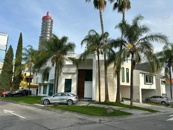 Casa en Venta Puerta de Hierro — foto 1 de 16