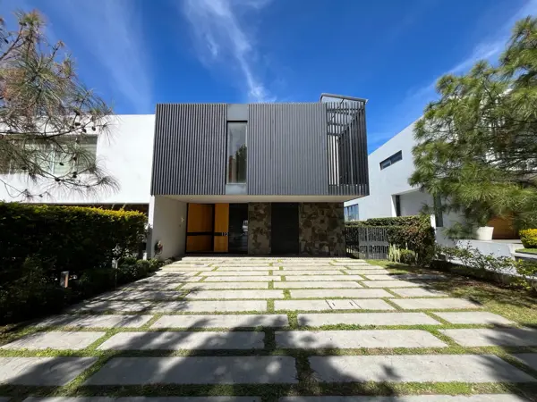 Unica Casa en Venta en ALCAZAR ORIENTE — foto 1 de 86