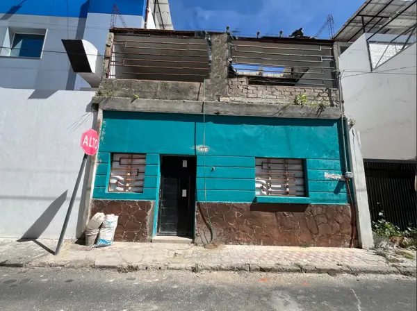 Casa en Venta en Ladrón de Guevara para proyecto — foto 1 de 19