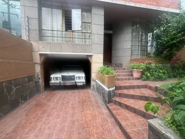 Casona en Venta en Ladron de Guevara — foto 1 de 32