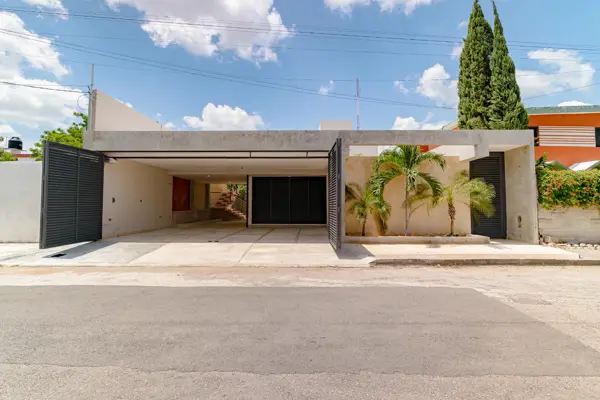 Casa en venta en Colonia Alemán, Mérida | 5 recámaras, piscina y rooftop — foto 1 de 26