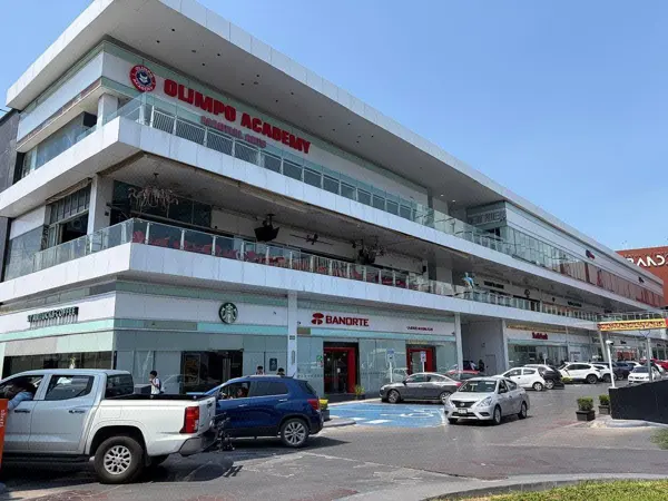 Local Comercial en Paseo Tec — foto 1 de 5