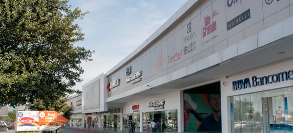 Local Comercial en Plaza Huinalá — foto 1 de 6