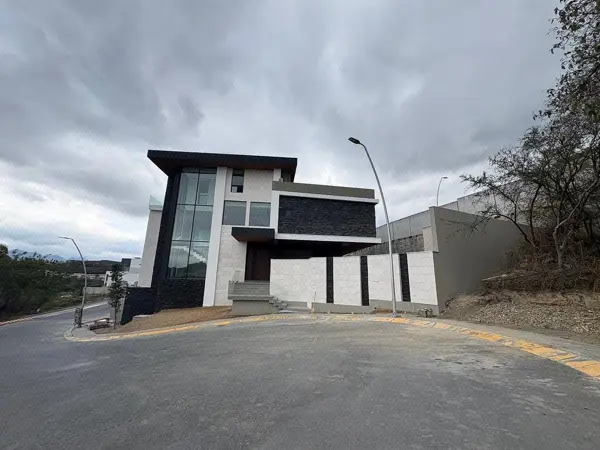 Casa en venta en Sierra Alta 10 Sector, Monterrey — foto 2 de 23