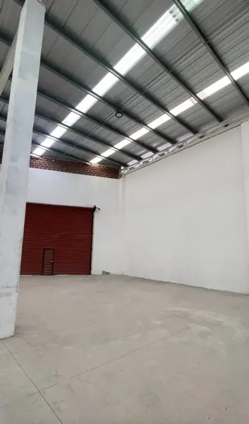 Local Comercial en Renta, lado sombra, altura interior 7m, calle alto trafico vehicular,Boca del Rio — foto 1 de 13