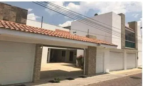 Casa amplia en RENTA uso Comercial o Habitacional — foto 1 de 10