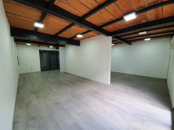 Local Renta por Garza Sada las Brisas Monterrey — foto 1 de 5