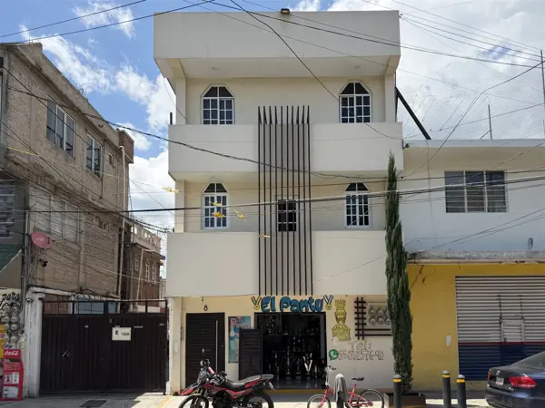 Edificio en Santiago Cuautlalpan, Texcoco, México — foto 1 de 11