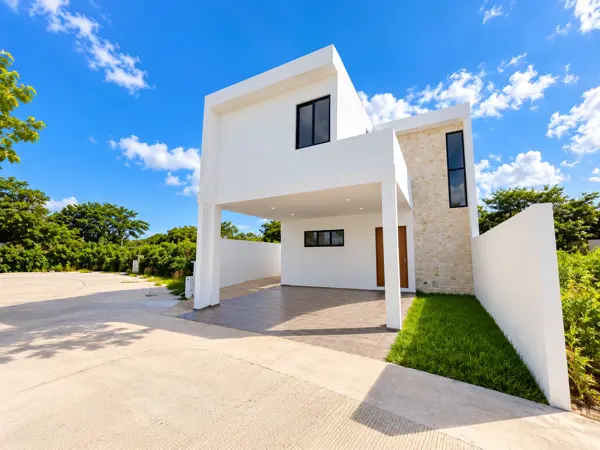 Casa en venta dentro de privada con 4 habitaciones al norte de merida — foto 1 de 14