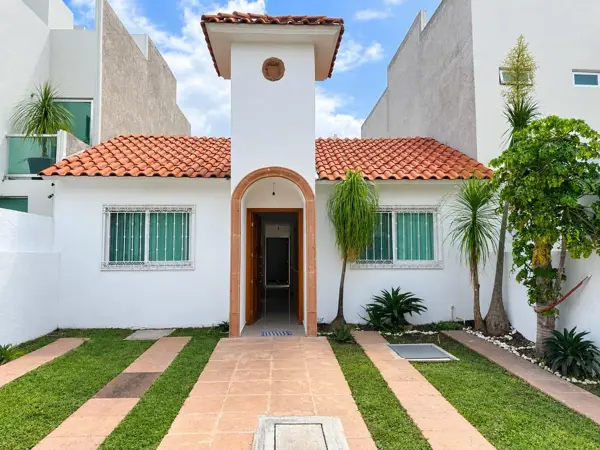 Casa de Un Nivel en las Trojes, Corregidora, Querétaro, Frente a Área Verde — foto 1 de 11