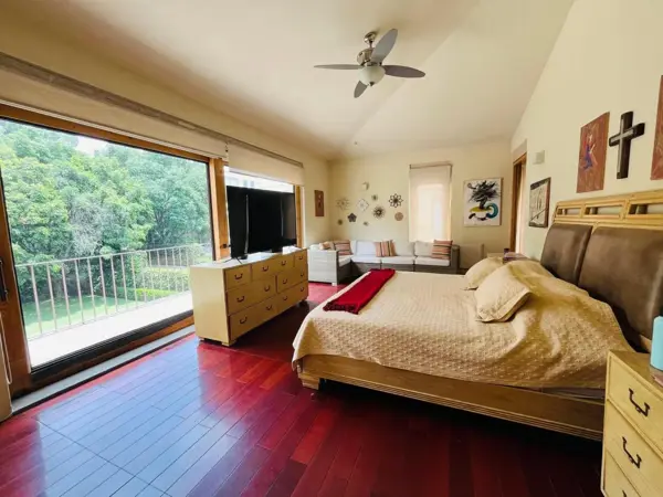 Casa en Venta en Jardines en la Mantaña — foto 1 de 10