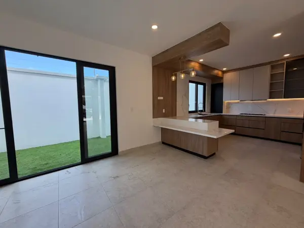 Casa Nueva en Lombardia, Seguridad las 24 Hrs. — foto 1 de 29