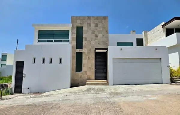 Amplia Residencia en Renta | 4 Habitaciones en Cañada del Refugio Sur — foto 1 de 17