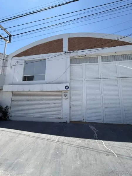 Bodega en Renta, Dos Plantas, con Amplias Oficinas y Área de Cocina. — foto 1 de 16