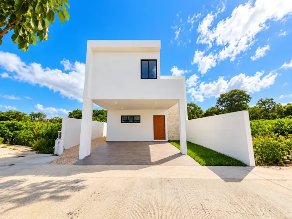 Casa de Cuatro Recámaras con Piscina en Venta en Privada — foto 1 de 19