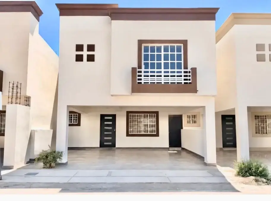 RESIDENCIA UBICADA EN AMPLIACIÓN SENDEROS RESIDENCIA UBICADA EN AMPLIACIÓN SENDEROS