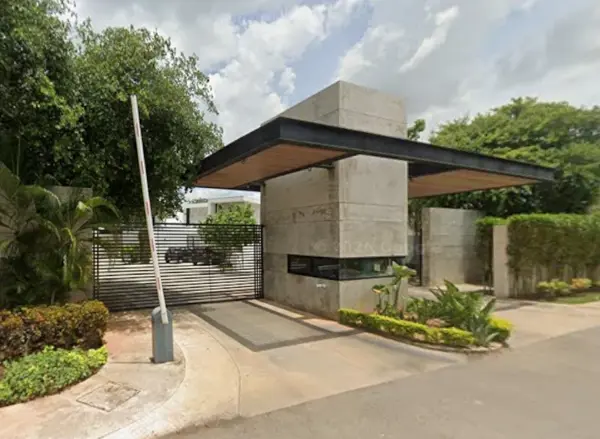 Casa en remate hipotecario en Mérida con piscina y paneles solares MM8011 — foto 1 de 19
