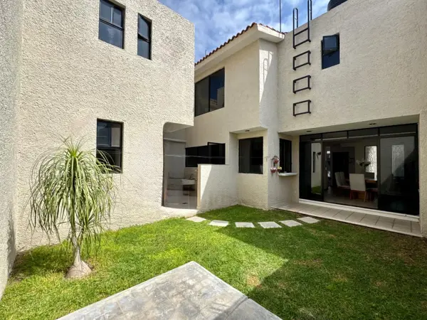 Casa en Venta en Jardines de la Hacienda — foto 1 de 19