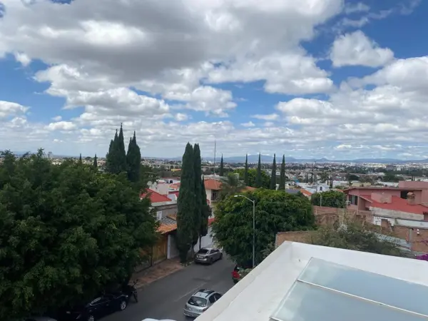 Casa en Renta Amueblada en Loma Dorada — foto 1 de 17