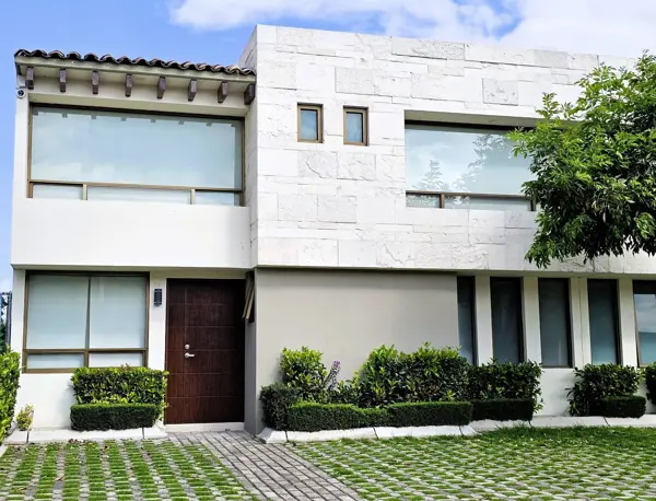 Casa En Venta en Calimaya Residencial Lomas Virreyes con jardín — foto 1 de 17
