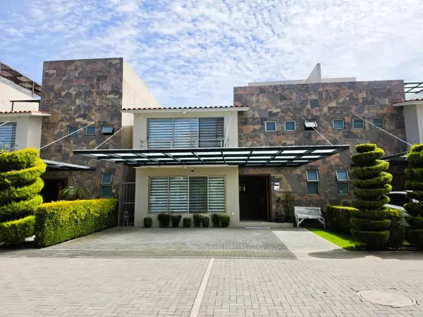 Casa en Venta en Metepec zona Los Castaños 3 recamaras con baño cada una — foto 1 de 21