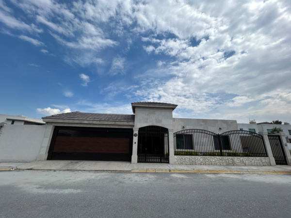 Casa en Venta de Una Planta en Fracc Privado — foto 1 de 20
