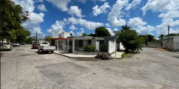 Casa en Venta en Merida, en Esquina Colonia Mexico Oriente — foto 1 de 12