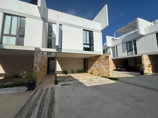 Casa en Venta Tipo Towhnouse en Mérida, Benito Juarez Norte — foto 1 de 9