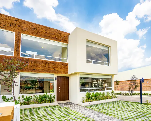 Casa en Venta en Calimaya con jardín y sala de TV a 15 min de Metepec — foto 1 de 15