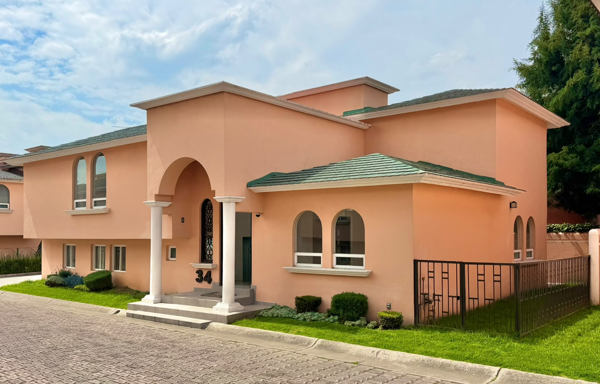 Casa en Venta en San Francisco Coaxusco, Metepec con Amplios Espacios y Seguridad — foto 1 de 22