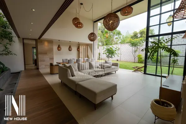 Venta en Brisas del Campo II | Amplia Residencia de 4 Habitaciones y 560m² — foto 1 de 64