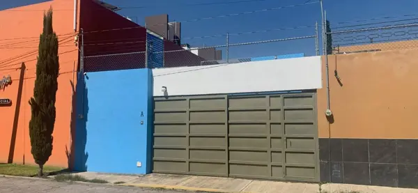 Renta de Casa en colonia Centro de San Andrés Cholula, 3 recamaras, 2 de ellas en PB, cochera para 2 — foto 1 de 16