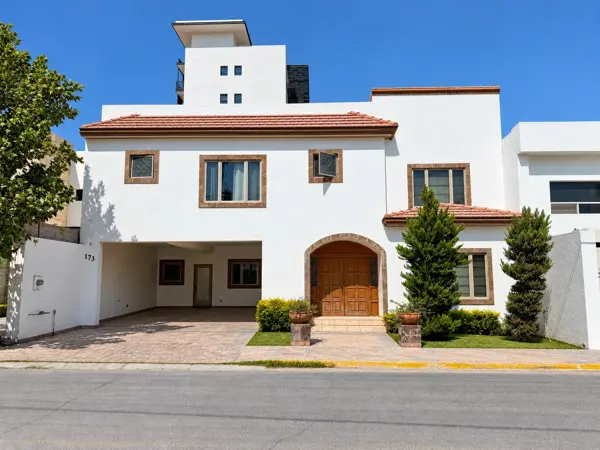 Casa en Venta en Residencial Frondoso | 3 Recámaras con Baño y Jardín con Terraza — foto 1 de 21