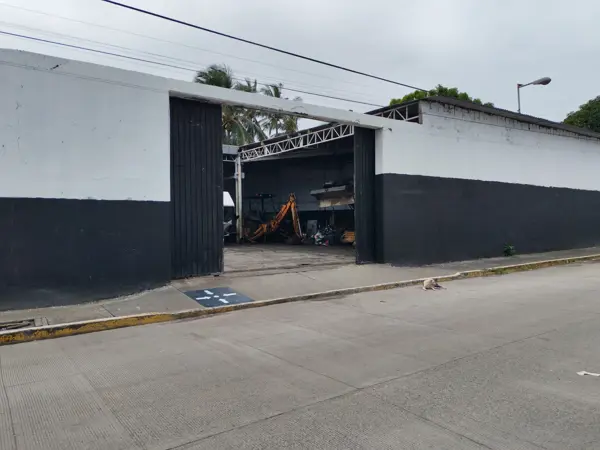 Bodega en venta con oficina Col Lopez Mateos Veracruz 450m2 — foto 1 de 10