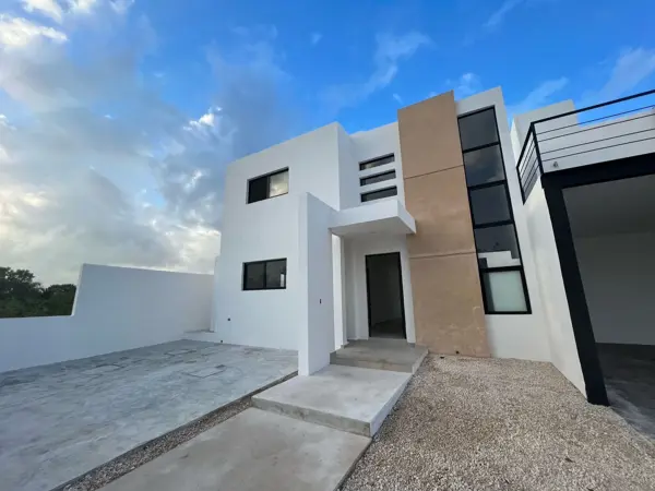 Casa de Tres Recámaras con Piscina en Venta en Conkal — foto 1 de 11