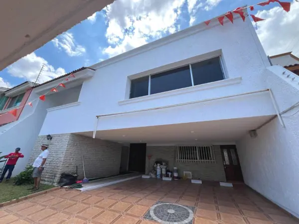 casa en venta en Bugambilias primera sección — foto 1 de 23