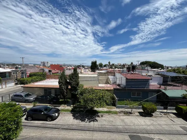 Casa en venta en Jardines Alcalde, Guadalajara — foto 2 de 41