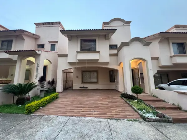 Casa en venta en villa california — foto 1 de 16