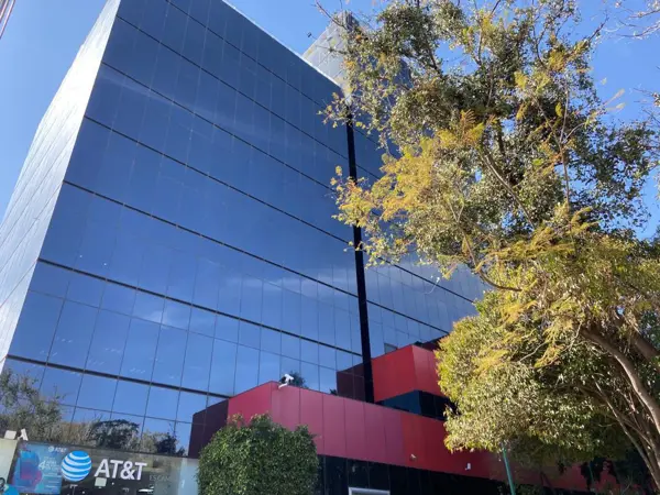 Oficinas en RENTA en Edificio Corporativo en Jardines del Moral — foto 1 de 19