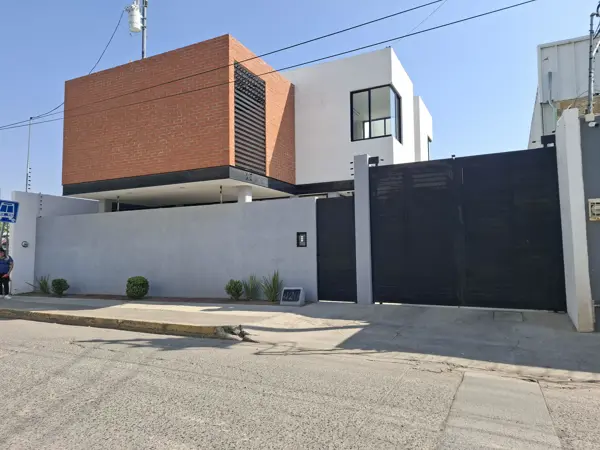 Modernas Oficinas con Bodega en VENTA o RENTA en Zona Norte de León, Gto. — foto 1 de 20