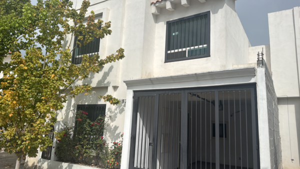 Casa de Dos Planta en Fracc Maravillas en Renta — foto 1 de 13