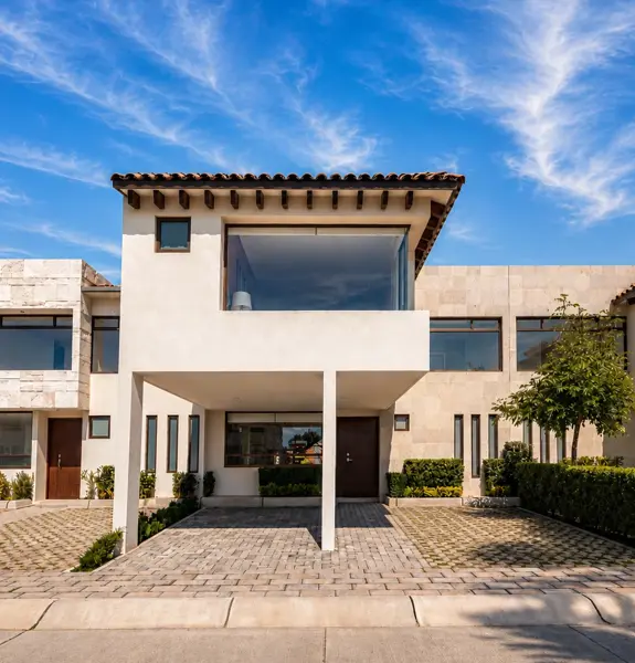 Casa en Venta en Calimaya 3 recámaras con baño, jardín y doble altura-Toledo — foto 1 de 10