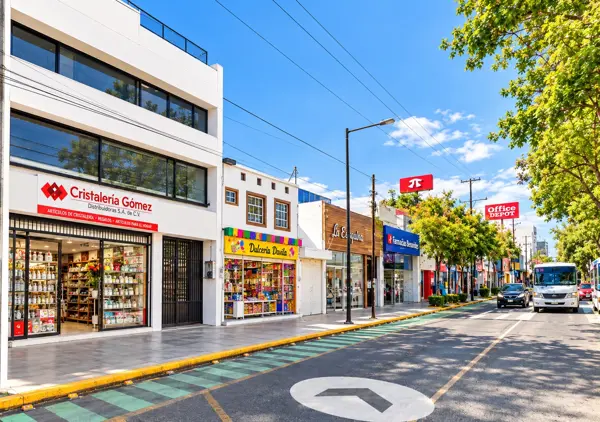 Casa con Uso Comercial en Venta | Toluca, Estado de México — foto 1 de 8