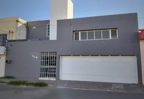 COMPRALE DIRECTO AL BANCO LA CASA DE ENTREGA INM EN Casa amplia en venta en Camino Real, Durango. — foto 1 de 18